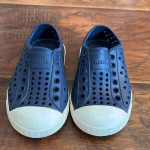 Native toddler shoes size 5